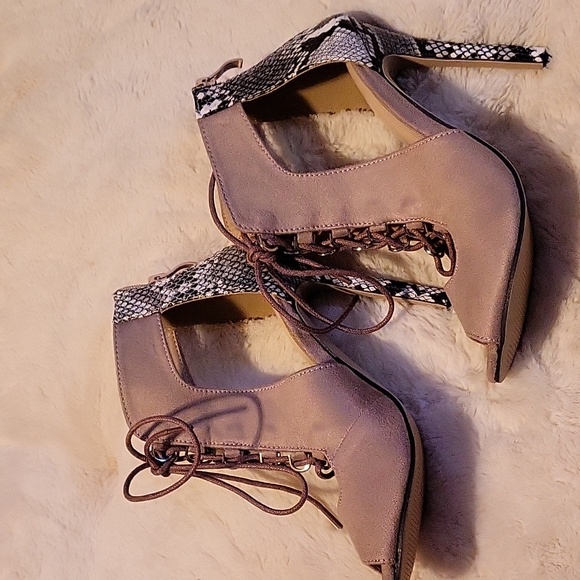 FREE with purchaseShein heels size36 - Picture 1 of 7